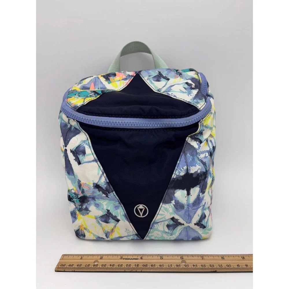 LULULEMON‎ IVIVVA Lunch Box Bag Floral Blue Insulated Adjustable Crossbody Strap